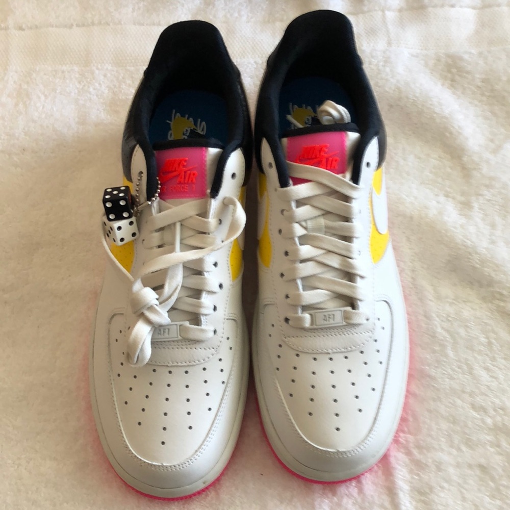 New never worn Nike Air Force 1 ‘07 SE MOTO shoes